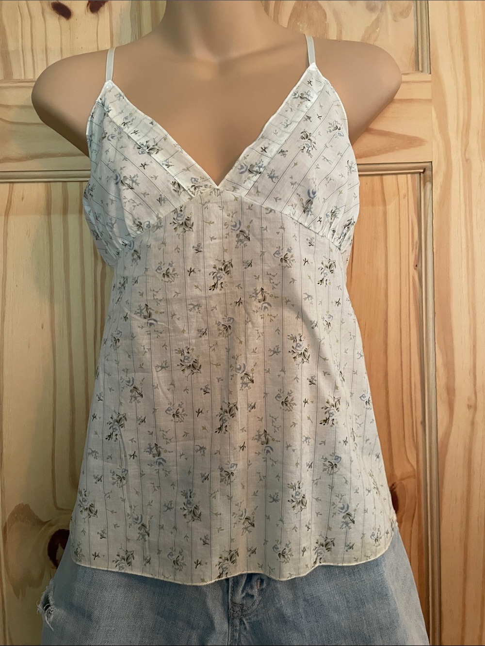 Abercrombie & Fitch White Floral Strappy Camisole